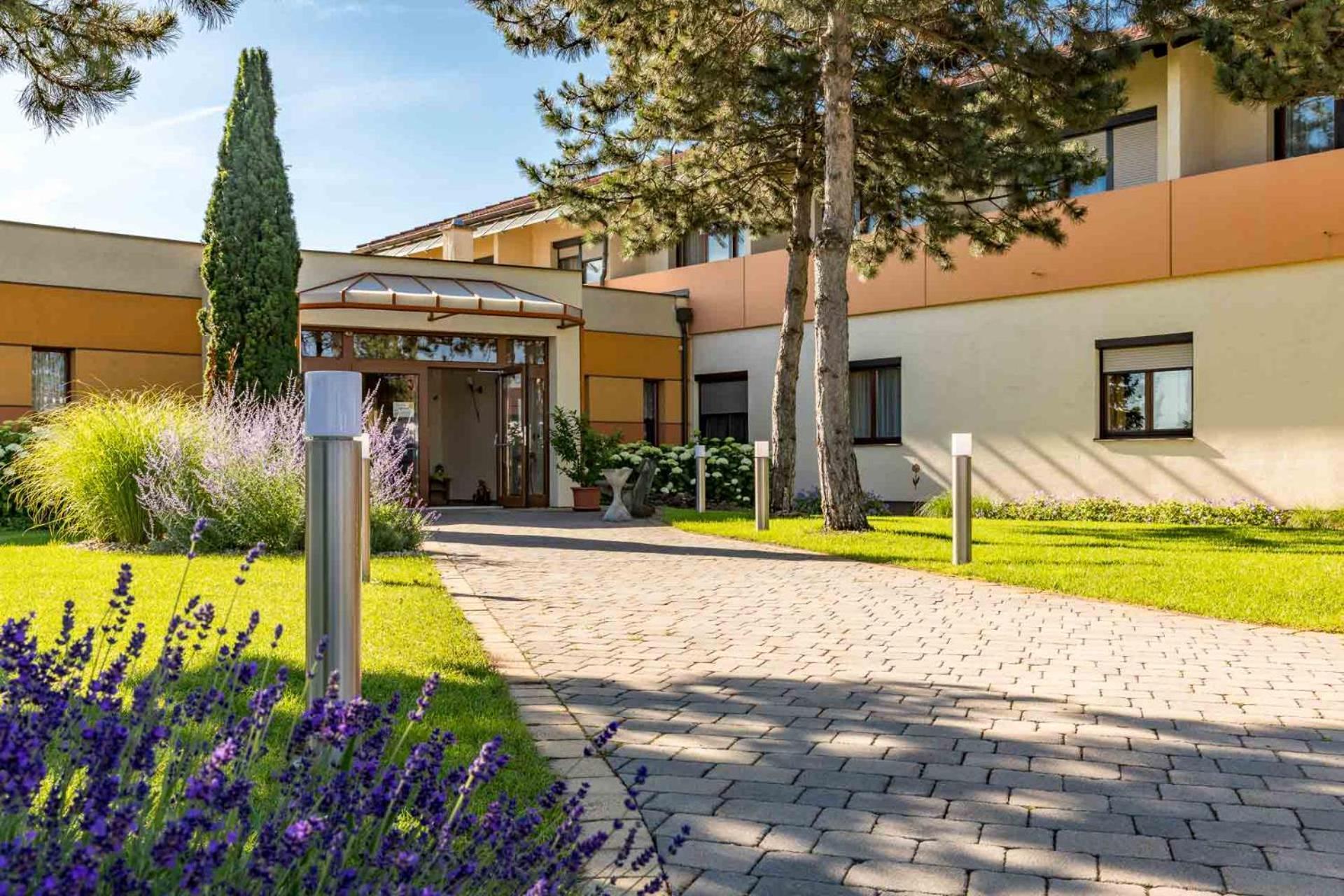 Hotel Garni Steinfeld Wiener Neustadt Exterior photo