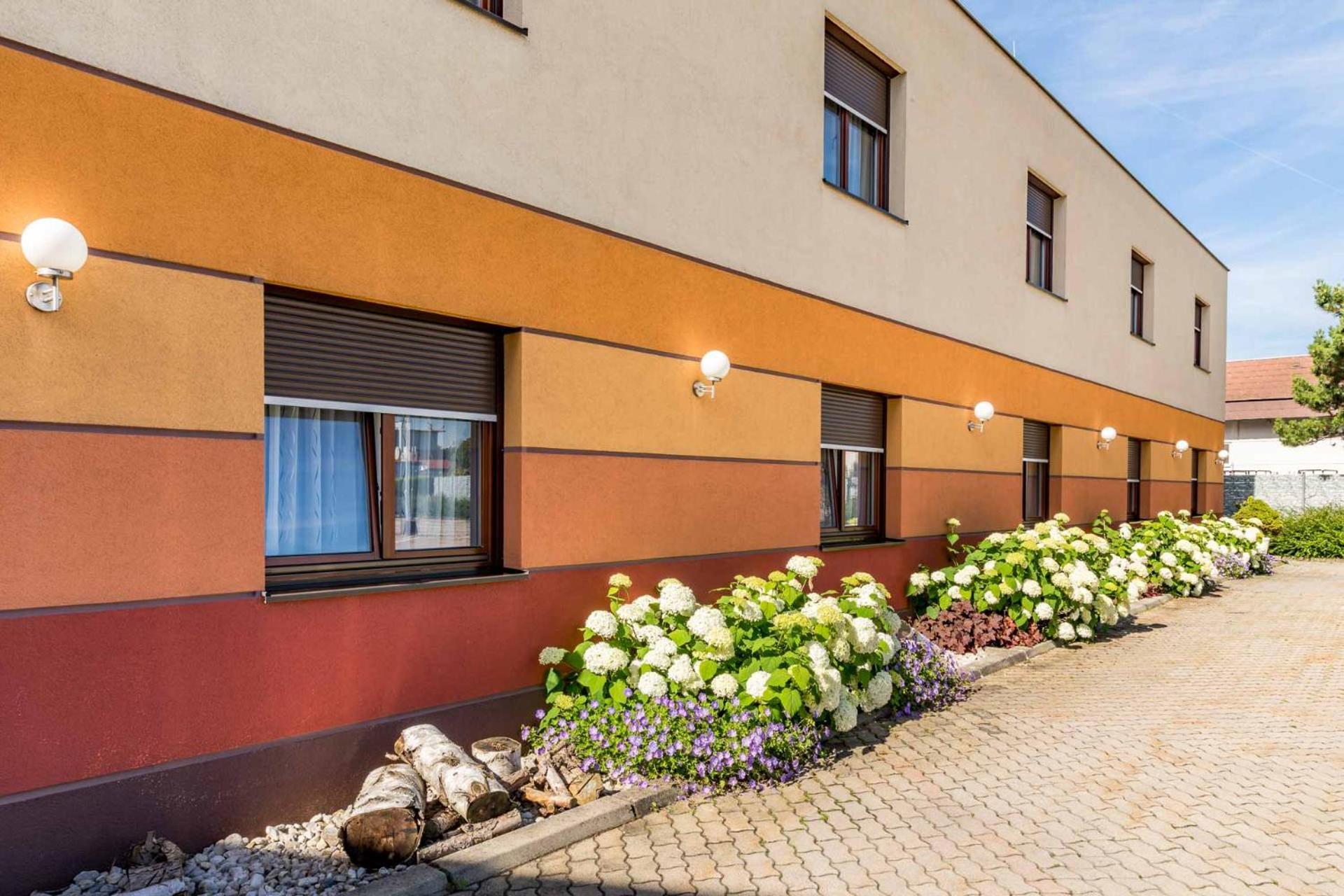 Hotel Garni Steinfeld Wiener Neustadt Exterior photo