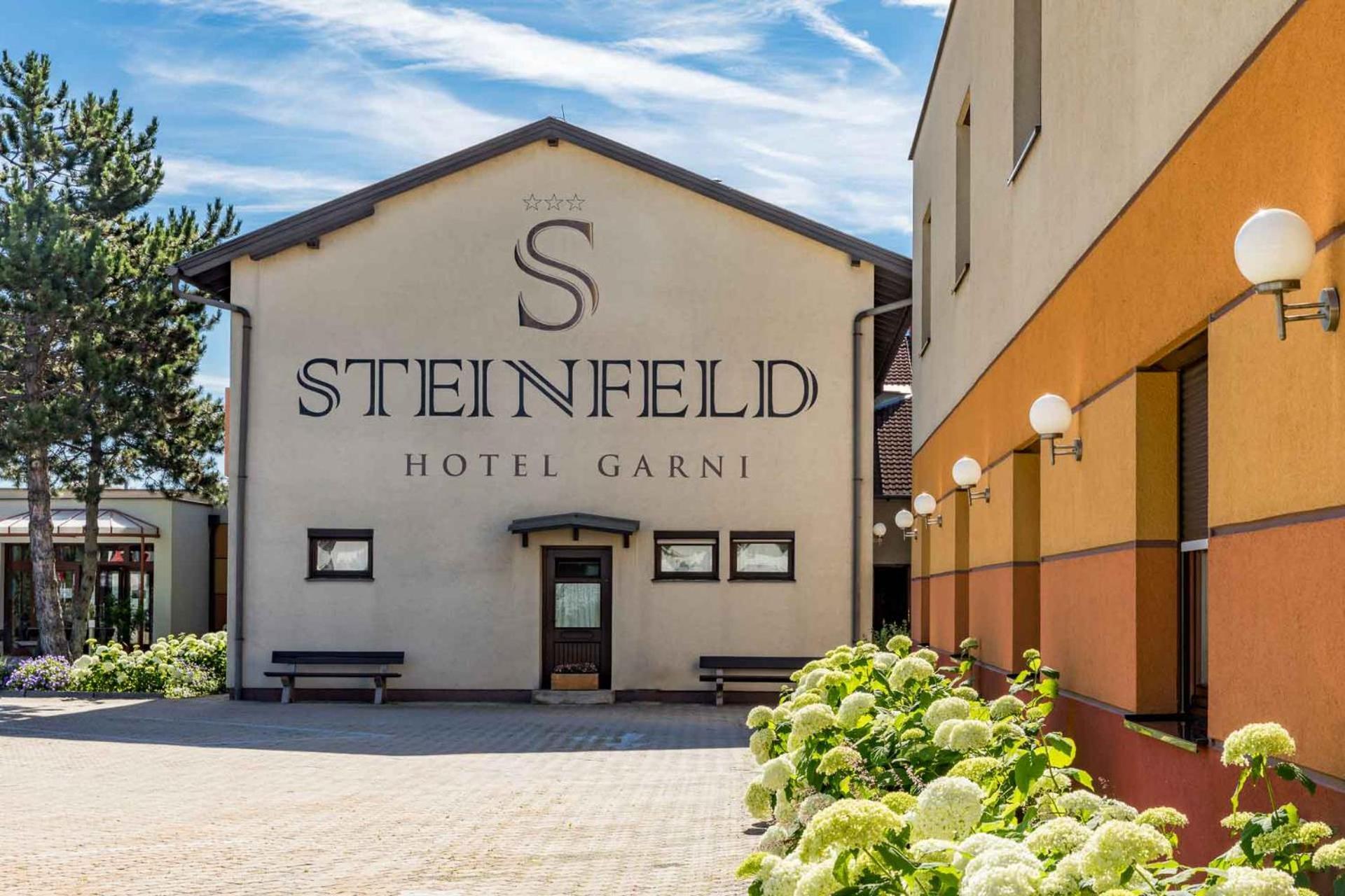 Hotel Garni Steinfeld Wiener Neustadt Exterior photo