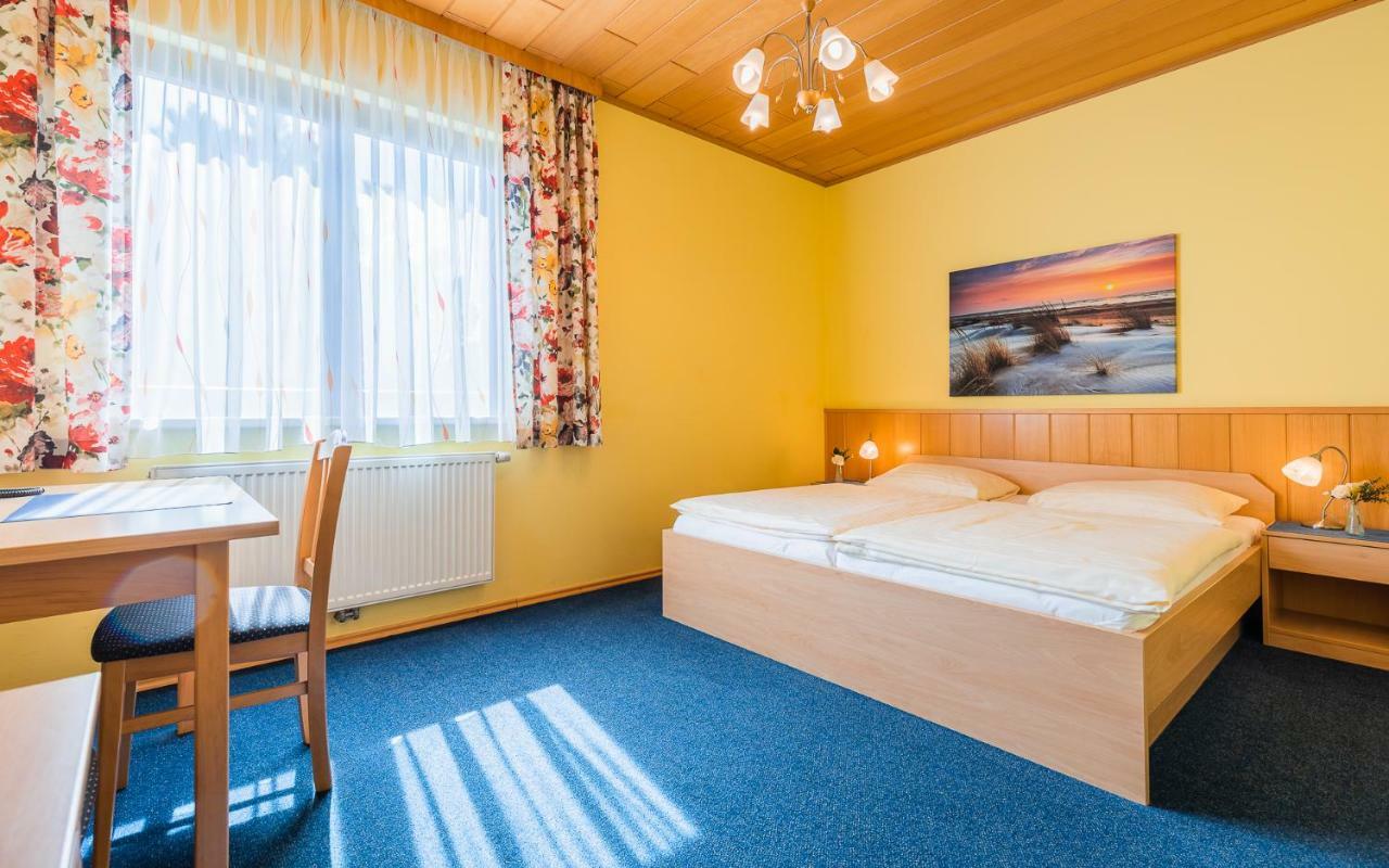 Hotel Garni Steinfeld Wiener Neustadt Exterior photo