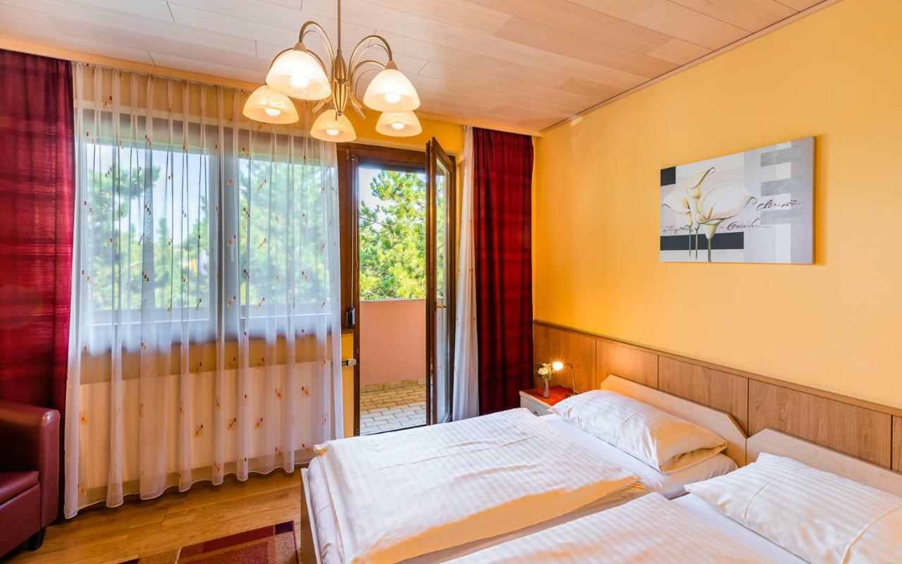 Hotel Garni Steinfeld Wiener Neustadt Exterior photo
